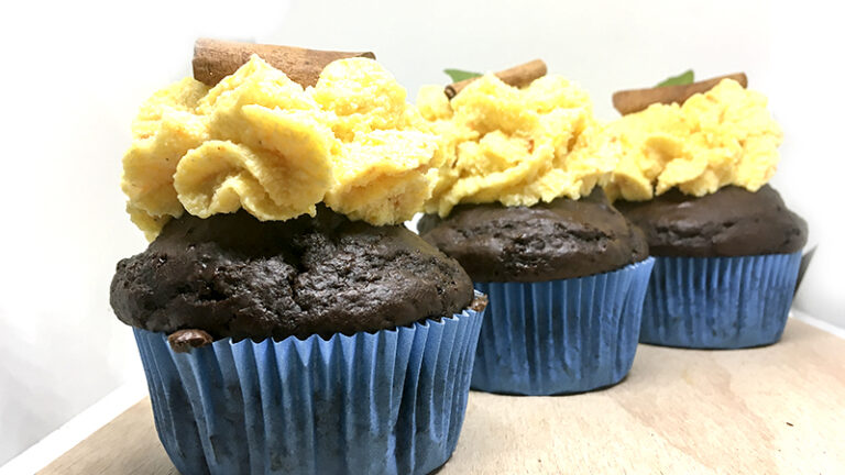 Čokoládový cupcake s dýňovým krémem