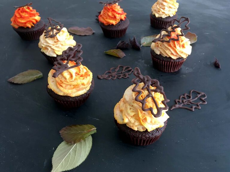 Čokoládový cupcakes s dýňovým krémem a slaným karamelem