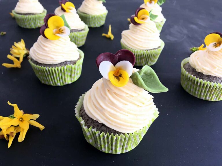 Makový cupcakes s citronovým krémem
