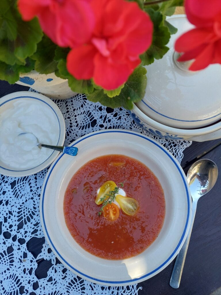 Letní polévka ze zahrady – cuketovo-rajčatová polévk